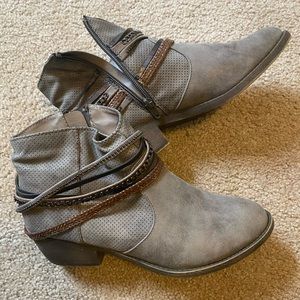 Womens Zipper Bootie